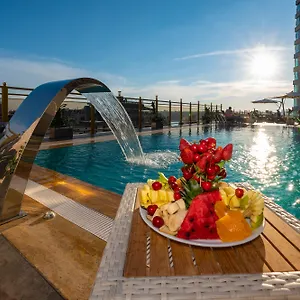 Ramada By Wyndham Pera Taksim מלון